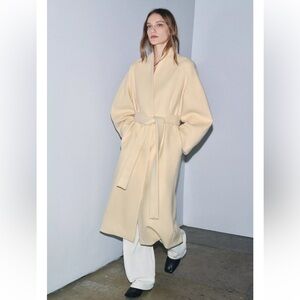 ZARA WOMAN COLLECTION
OVERSIZED WOOL BLEND COAT ZW COLLECTION XS